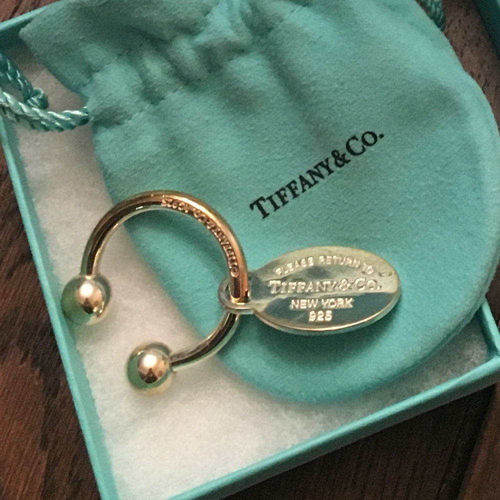 NIB Tiffany “Return to Tiffany” Oval Tag Key Ring